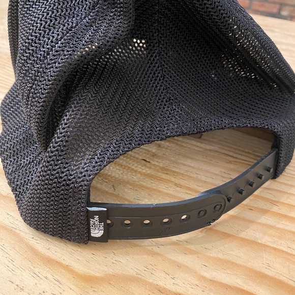 The North Face - Keep It Patched Structured Trucker Hat needs to be cleaned - Picture 3 of 4